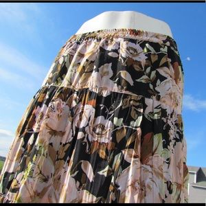 NWT M The Pyramid Collection skirt floral crinkle roses romantic pretty feminine